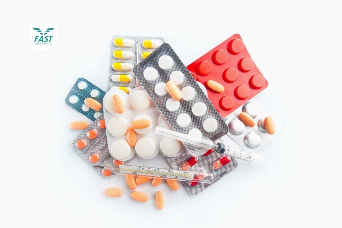 Diversos medicamentos espalhados