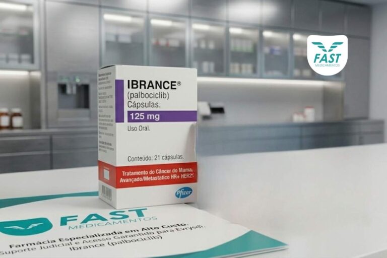 Caixa do medicamento Ibrance em cima da mesa de uma farmácia
